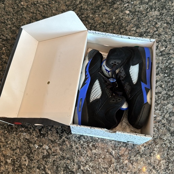 Air Jordan 5 retro Black and Blue Air Jordan Sneakers EUC 5.5Y - Picture 16 of 16